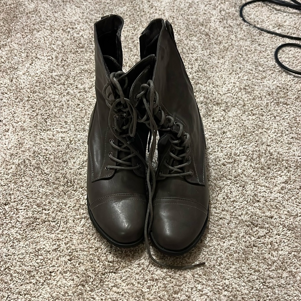Size 8.5 Grey Combat Boots